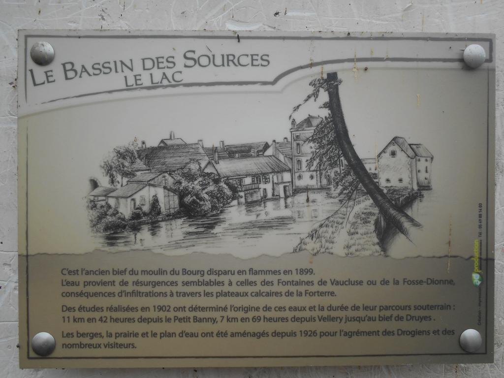 Gite En Forterre Druyes-les-Belles-Fontaines Buitenkant foto